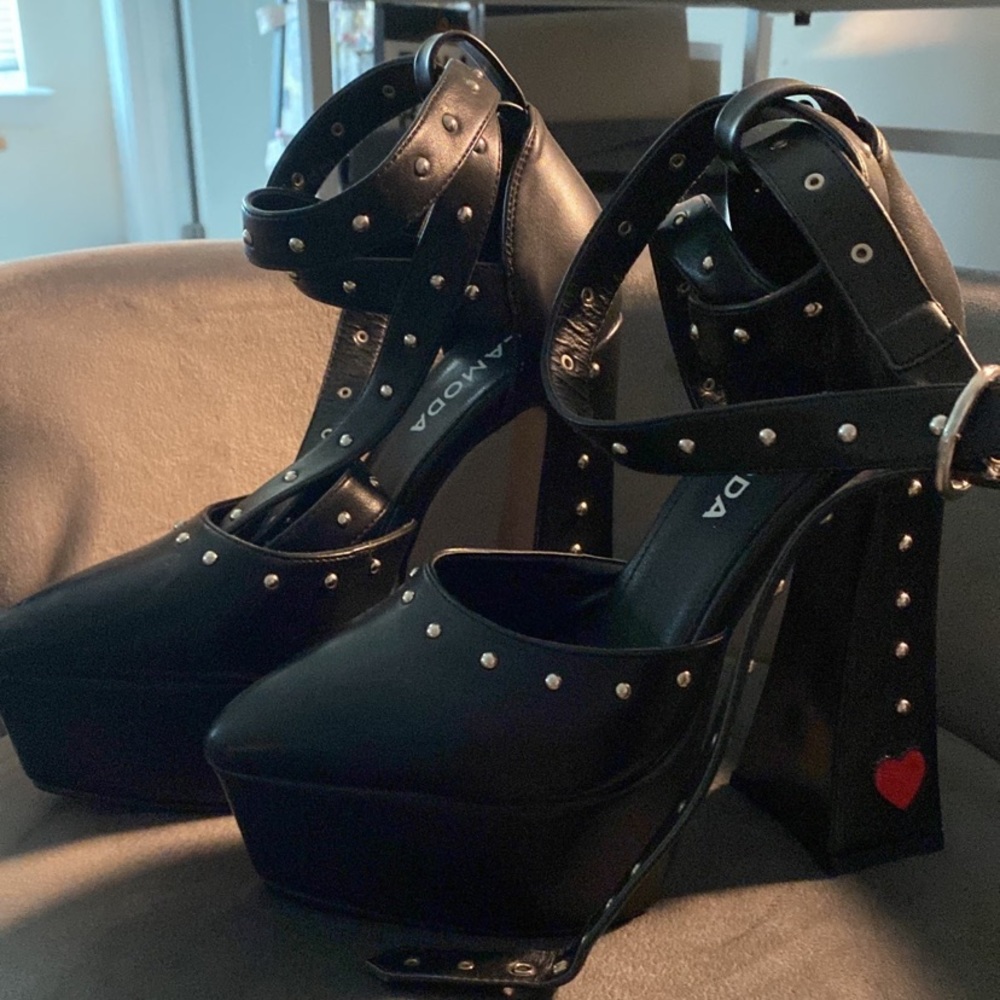 LA MODA CHUNKY STRAPPY DEMONIA HEELS